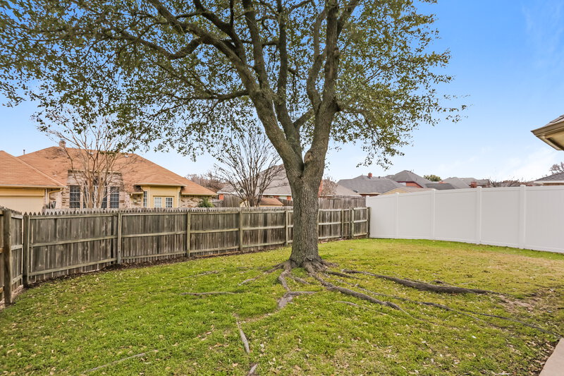2,325/Mo, 712 Stain Glass Dr Desoto, TX 75115 Rear View