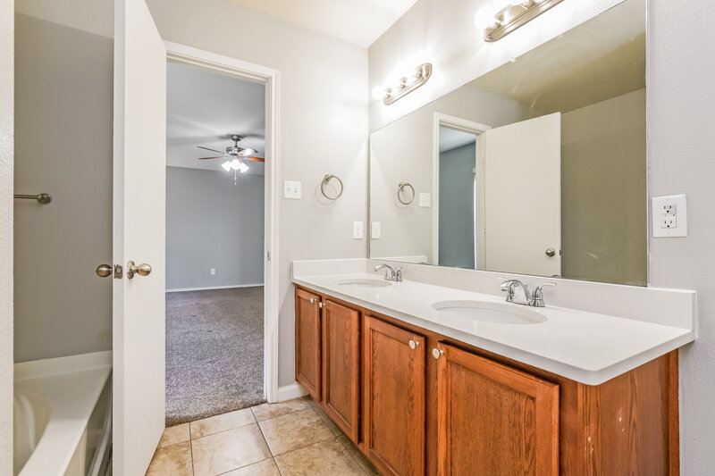 2,165/Mo, 1929 Foxfield Justin, TX 76247 Main Bathroom View 2