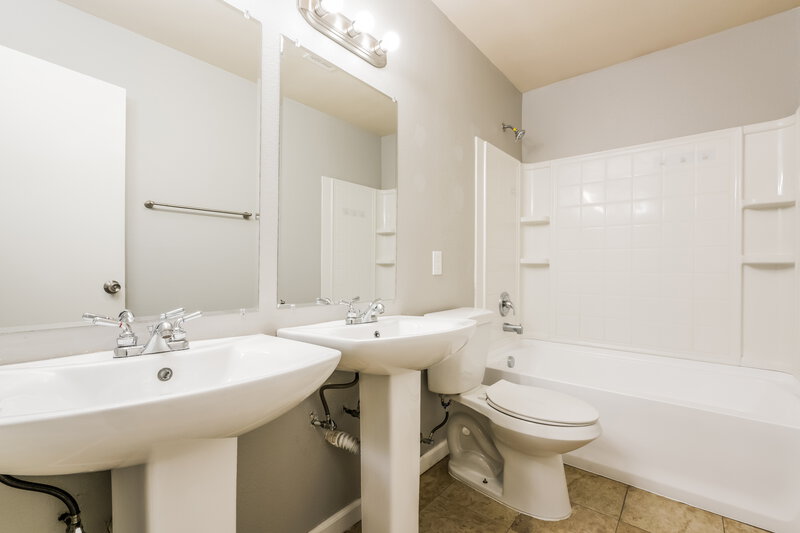 2,165/Mo, 1929 Foxfield Justin, TX 76247 Bathroom View