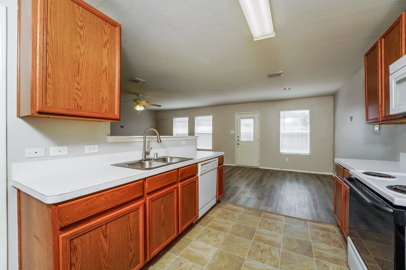 1,690/Mo, 1209 Lambert Dr Princeton, TX 75407 Kitchen View 2