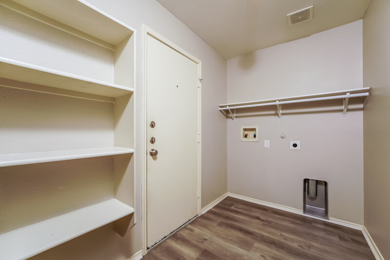 1,690/Mo, 1209 Lambert Dr Princeton, TX 75407 Laundry Room View