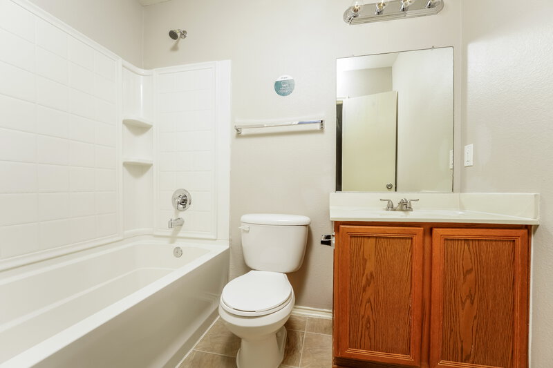 1,690/Mo, 1209 Lambert Dr Princeton, TX 75407 Bathroom View