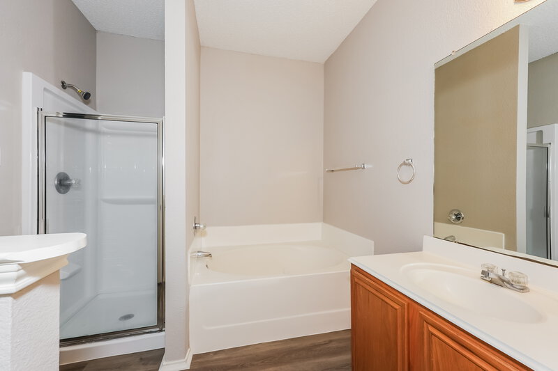 1,950/Mo, 6416 Freshwater Ln Fort Worth, TX 76179 Main Bathroom View