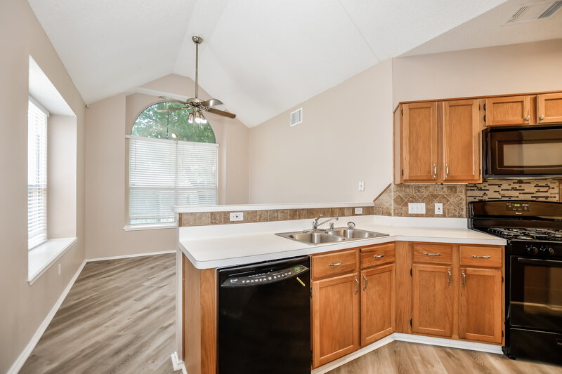 2,275/Mo, 2116 Amber Spgs Mesquite, TX 75181 Kitchen View 2