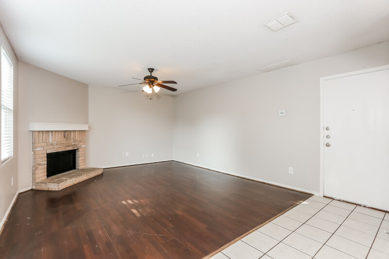 2,230/Mo, 1113 Scarlet Sage Pkwy Burleson, TX 76028 Living Room View