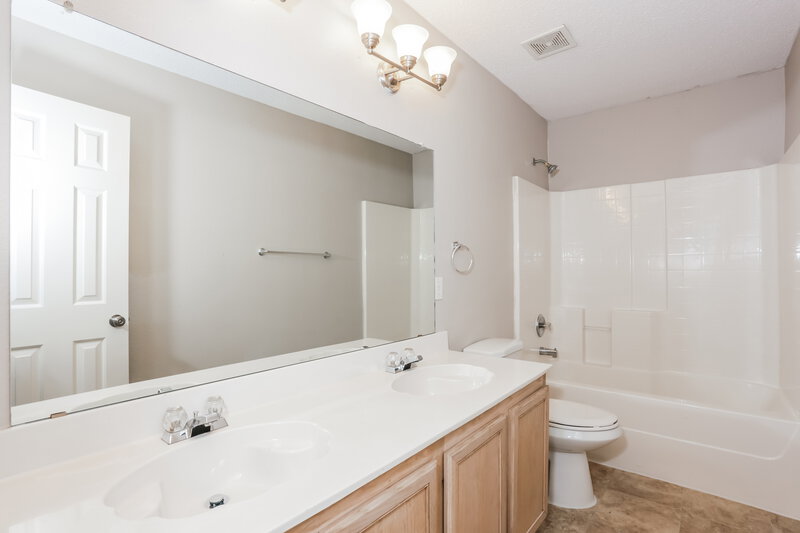 2,230/Mo, 1113 Scarlet Sage Pkwy Burleson, TX 76028 Bathroom View