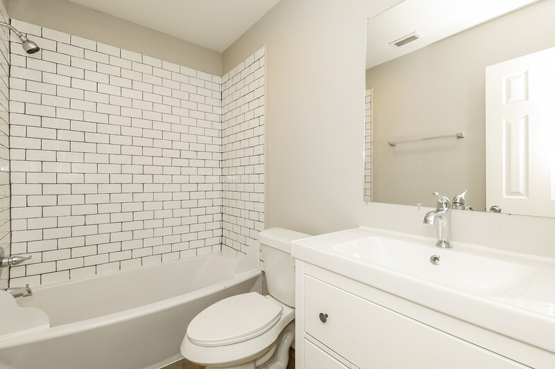2,300/Mo, 14112 Cedar Post Dr Haslet, TX 76052 Bathroom View