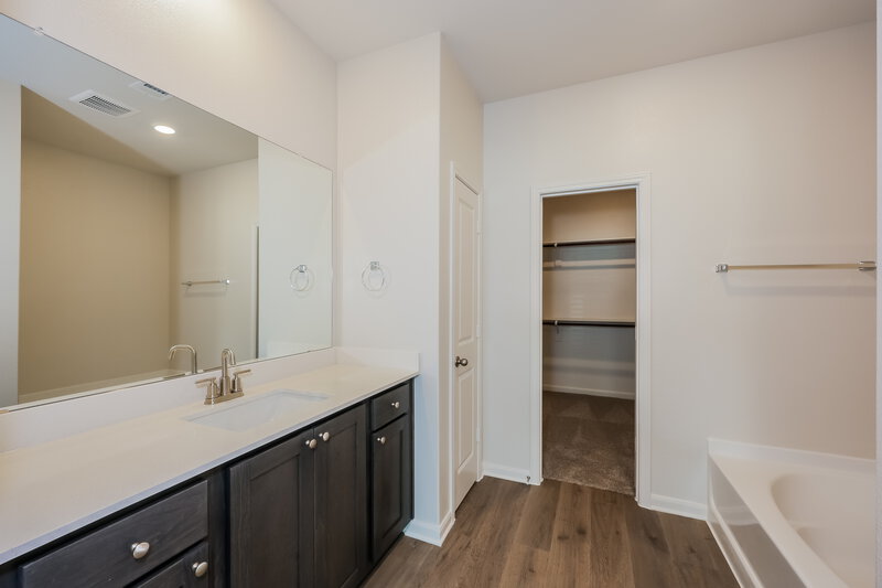 2,465/Mo, 1417 Woodwinds Dr Fort Worth, TX 76140 Main Bathroom View