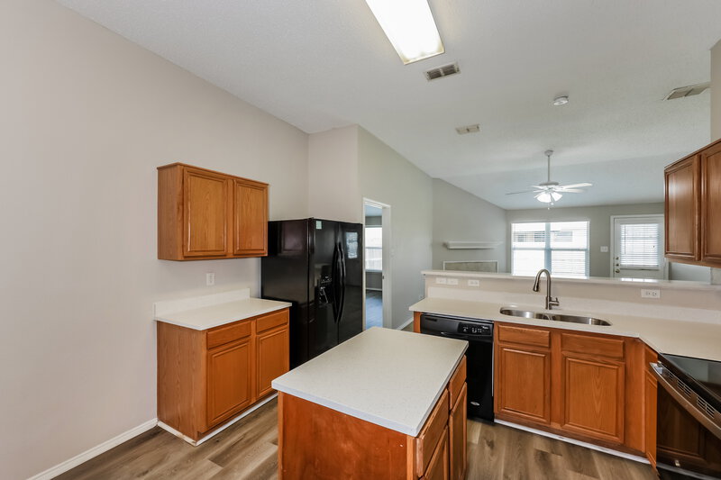 1,910/Mo, 800 Sierra Cir Burleson, TX 76028 Kitchen View 2