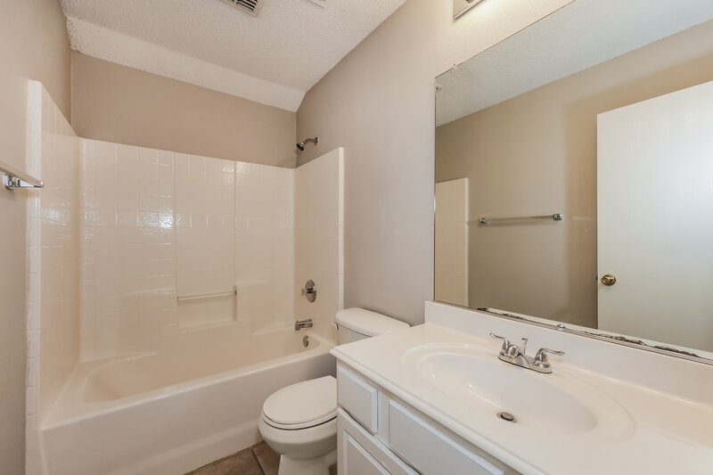 1,910/Mo, 800 Sierra Cir Burleson, TX 76028 Bathroom View