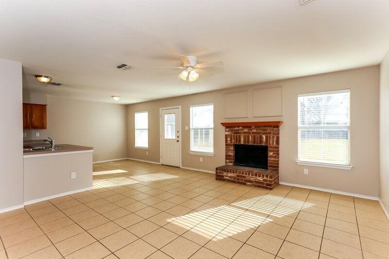2,565/Mo, 945 Silver Streak Dr Saginaw, TX 76131 Living Room View