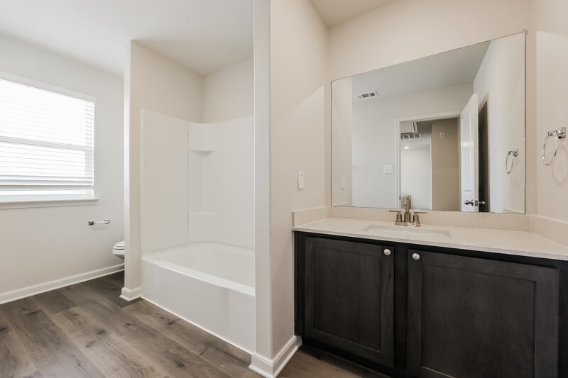 2,390/Mo, 9813 Teton Vista Dr Fort Worth, TX 76140 Main Bathroom View 2