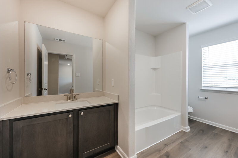 3,350/Mo, 9733 Teton Vista Dr Fort Worth, TX 76140 Bathroom View