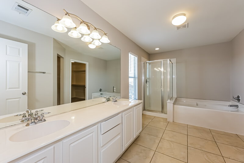 2,445/Mo, 8608 Stonewall Ct Fort Worth, TX 76123 Main Bathroom View