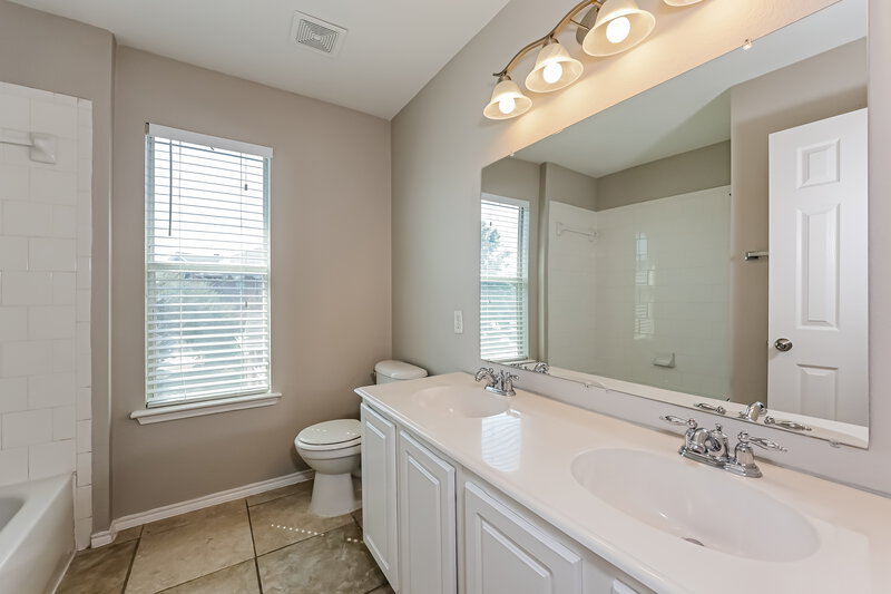 2,445/Mo, 8608 Stonewall Ct Fort Worth, TX 76123 Bathroom View