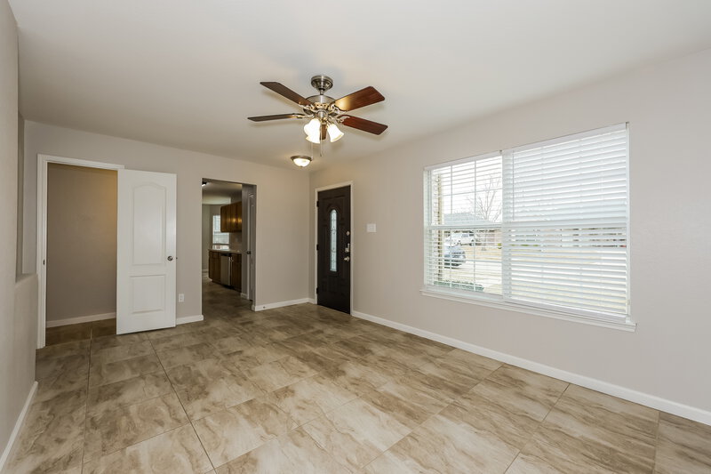 2,405/Mo, 120 Autumn Trl Red Oak, TX 75154 Living Room View