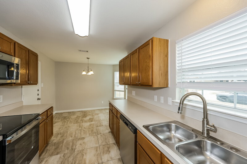 2,405/Mo, 120 Autumn Trl Red Oak, TX 75154 Kitchen View 2