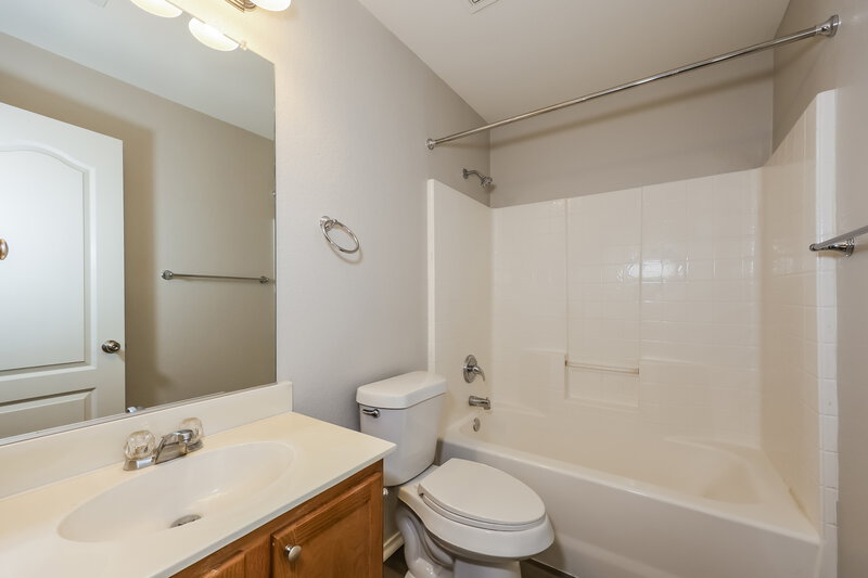 2,405/Mo, 120 Autumn Trl Red Oak, TX 75154 Bathroom View