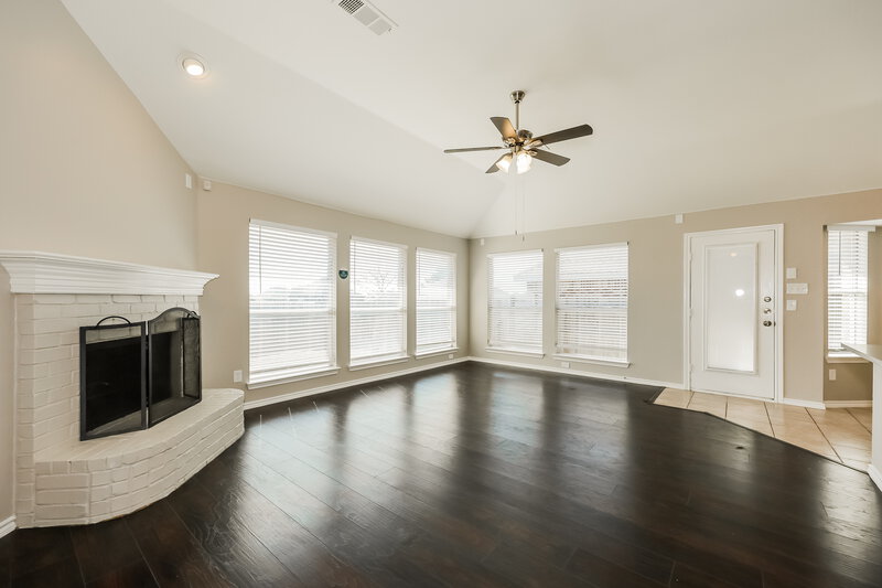 2,275/Mo, 5344 Elmdale Dr Watauga, TX 76137 Living Room View 2