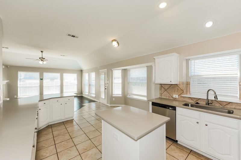 2,275/Mo, 5344 Elmdale Dr Watauga, TX 76137 Kitchen View