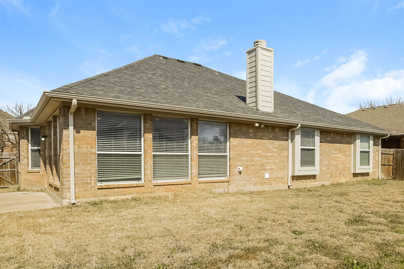 2,275/Mo, 5344 Elmdale Dr Watauga, TX 76137 Rear View 2