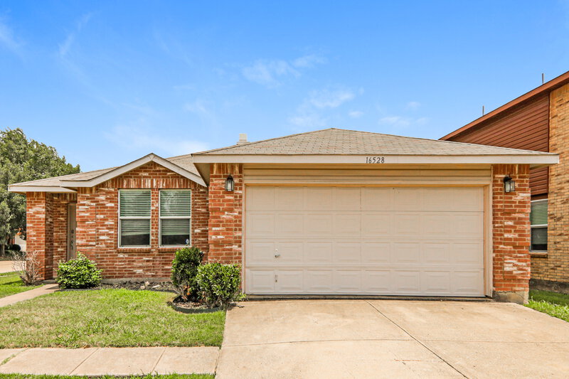 1,960/Mo, 16528 Woodside Dr Justin, TX 76247 External View