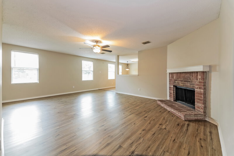 1,960/Mo, 16528 Woodside Dr Justin, TX 76247 Living Room View 2
