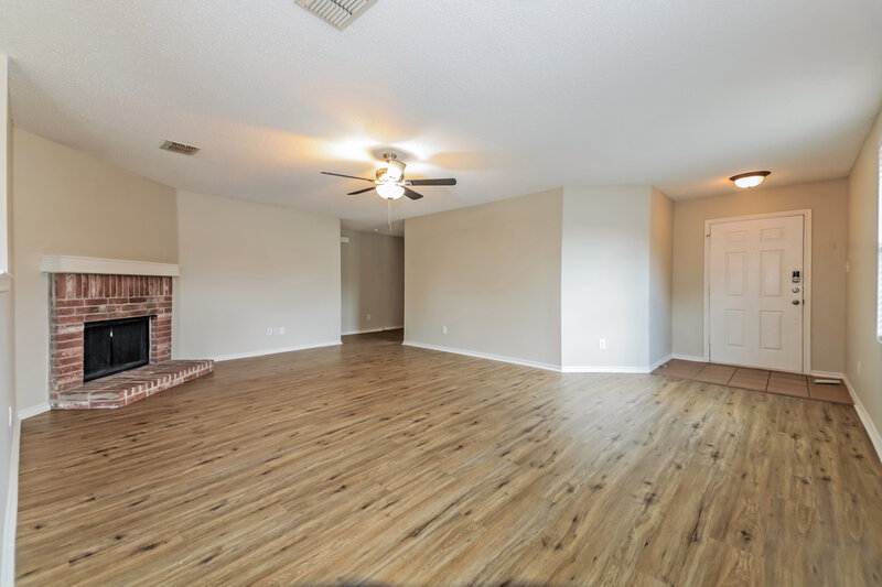 1,960/Mo, 16528 Woodside Dr Justin, TX 76247 Living Room View 3