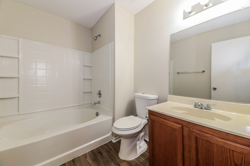 1,960/Mo, 16528 Woodside Dr Justin, TX 76247 Main Bathroom View