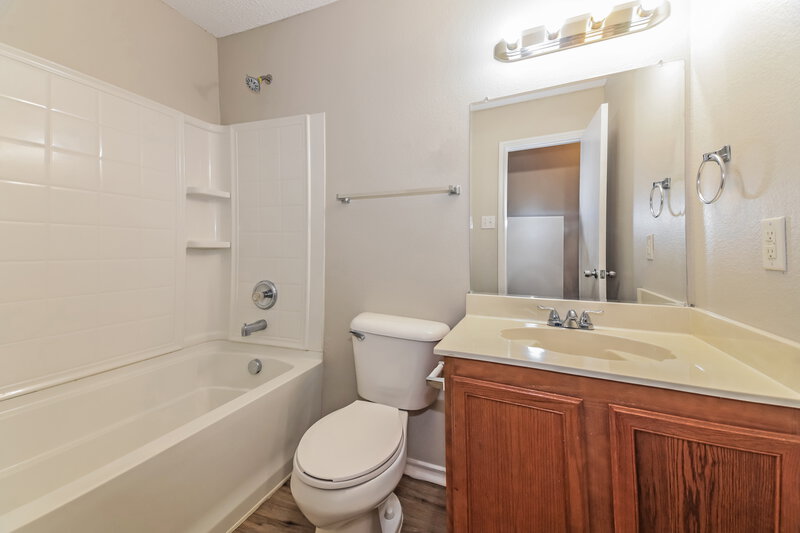 1,960/Mo, 16528 Woodside Dr Justin, TX 76247 Bathroom View