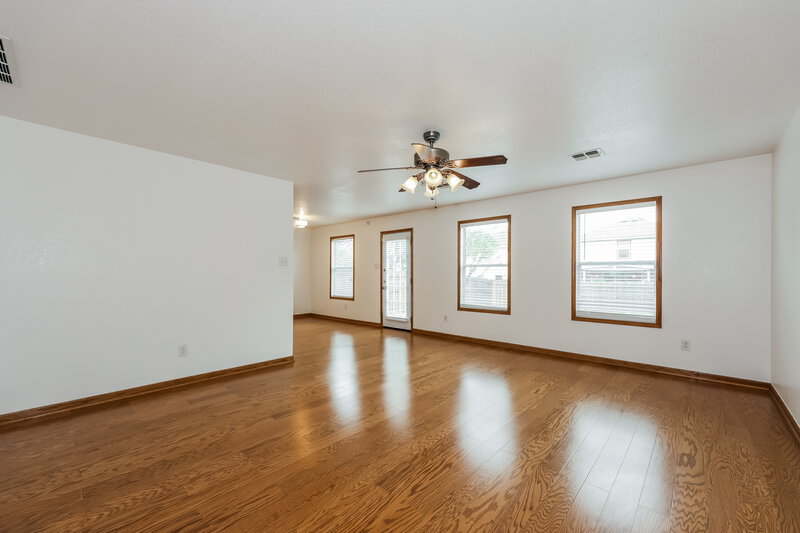 2,200/Mo, 6620 Meadow Way Ln Fort Worth, TX 76179 Living Room View