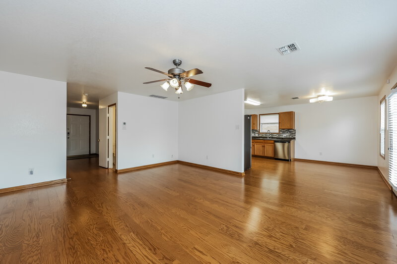 2,200/Mo, 6620 Meadow Way Ln Fort Worth, TX 76179 Living Room View 2
