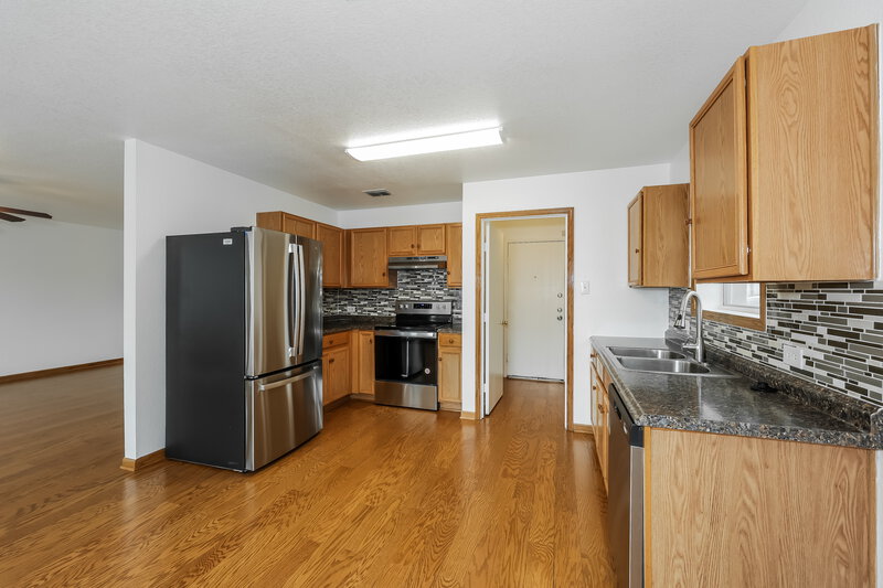 2,200/Mo, 6620 Meadow Way Ln Fort Worth, TX 76179 Kitchen View