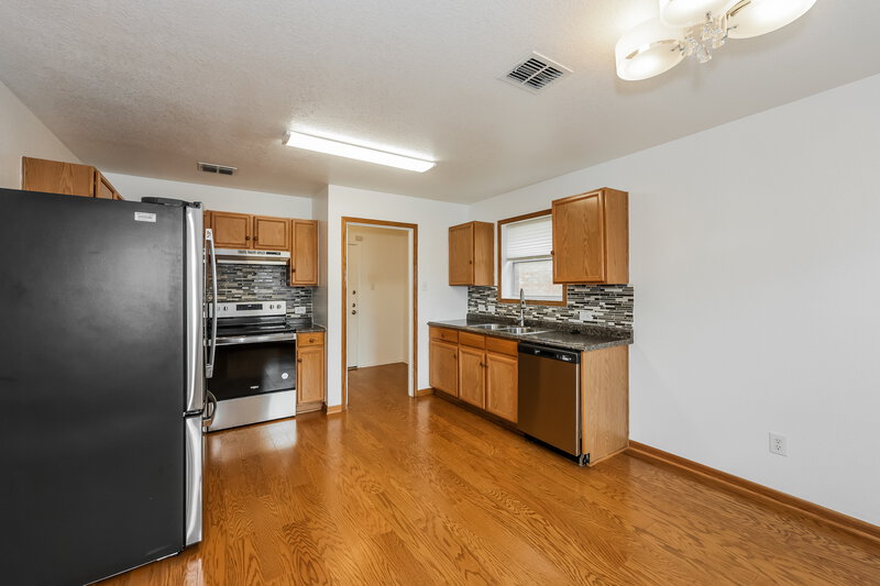 2,200/Mo, 6620 Meadow Way Ln Fort Worth, TX 76179 Kitchen View 2