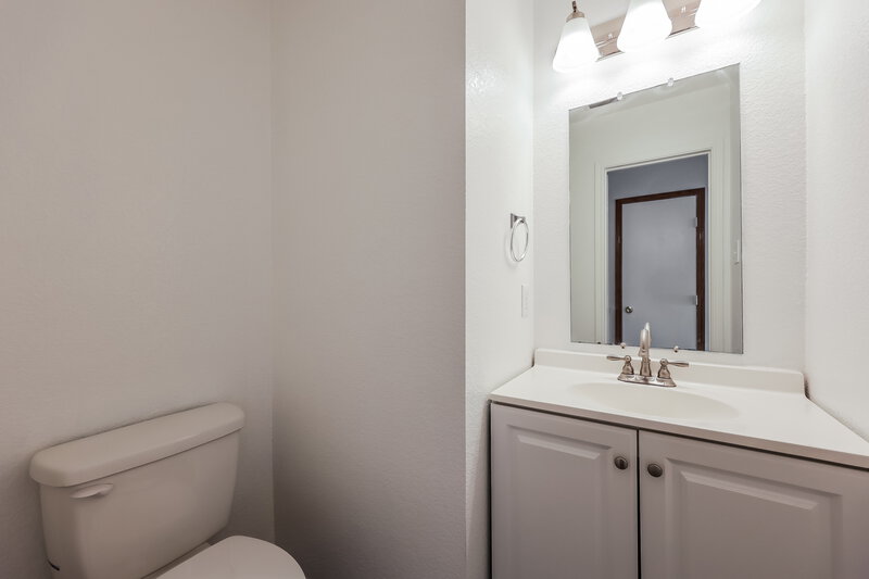 2,200/Mo, 6620 Meadow Way Ln Fort Worth, TX 76179 Main Bathroom View