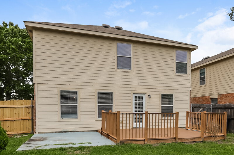 2,200/Mo, 6620 Meadow Way Ln Fort Worth, TX 76179 Rear View