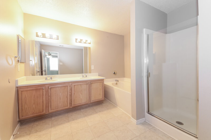 3,790/Mo, 1421 Nimitz Way Mesquite, TX 75181 Main Bathroom View