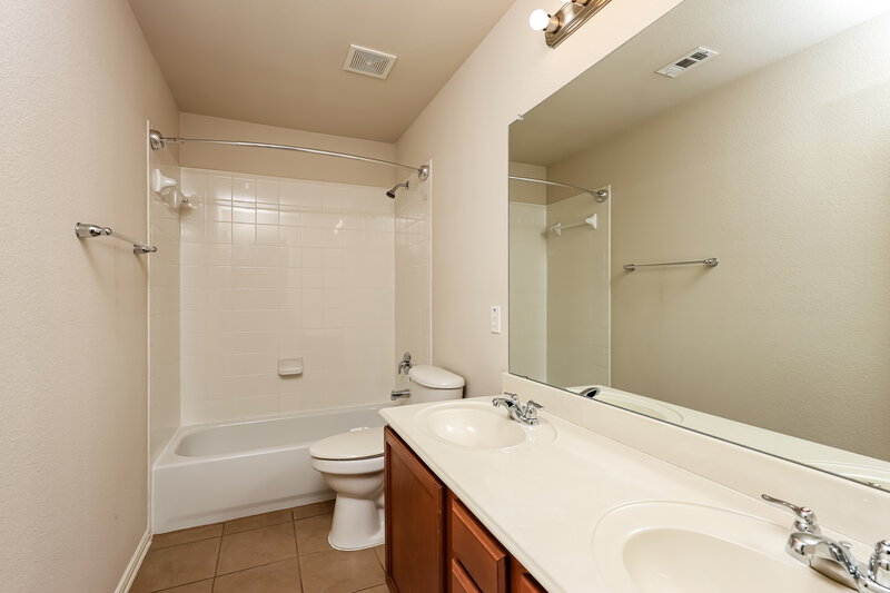 2,465/Mo, 308 Perkins Dr Lantana, TX 76226 Bathroom View