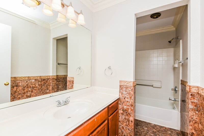 2,150/Mo, 9700 Maryville Ln Fort Worth, TX 76108 Bathroom View