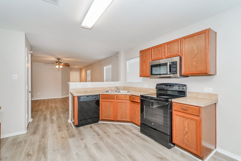 1,760/Mo, 2013 Angel Way Heartland, TX 75126 Kitchen View