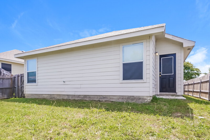 1,760/Mo, 2013 Angel Way Heartland, TX 75126 Rear View