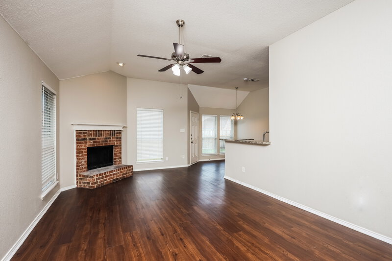 2,130/Mo, 512 Shaye Ct Seagoville, TX 75159 Living Room View