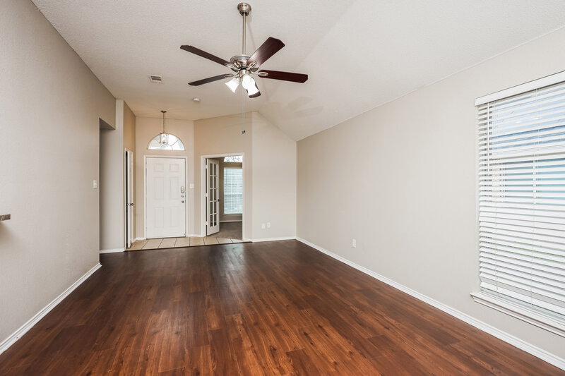 2,130/Mo, 512 Shaye Ct Seagoville, TX 75159 Living Room View 2