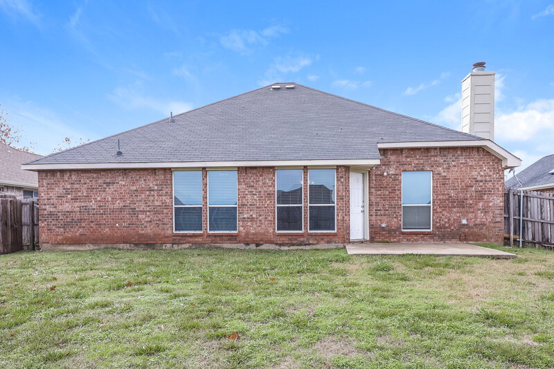 2,130/Mo, 512 Shaye Ct Seagoville, TX 75159 Rear View