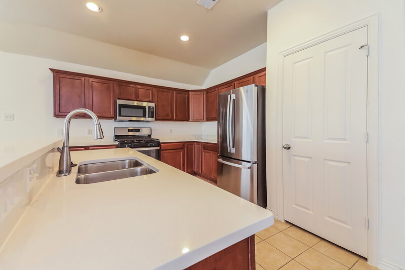 2,250/Mo, 1816 Caney Creek Dr Little Elm, TX 75068 Kitchen View 2
