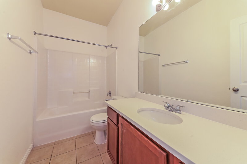 2,250/Mo, 1816 Caney Creek Dr Little Elm, TX 75068 Bathroom View