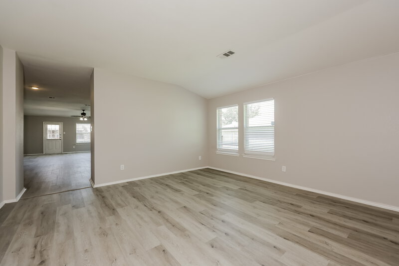 2,335/Mo, 609 Snapdragon Ln Desoto, TX 75115 Living Room View
