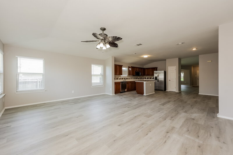 2,335/Mo, 609 Snapdragon Ln Desoto, TX 75115 Living Room View 3