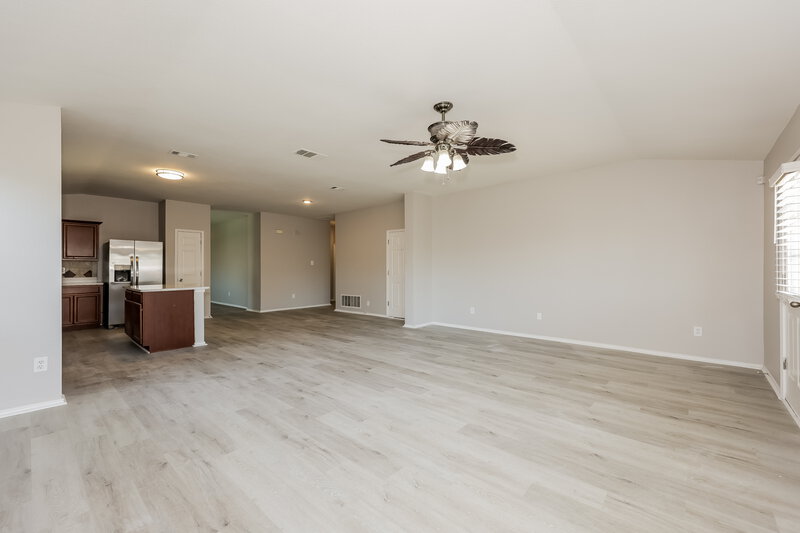 2,335/Mo, 609 Snapdragon Ln Desoto, TX 75115 Living Room View 4