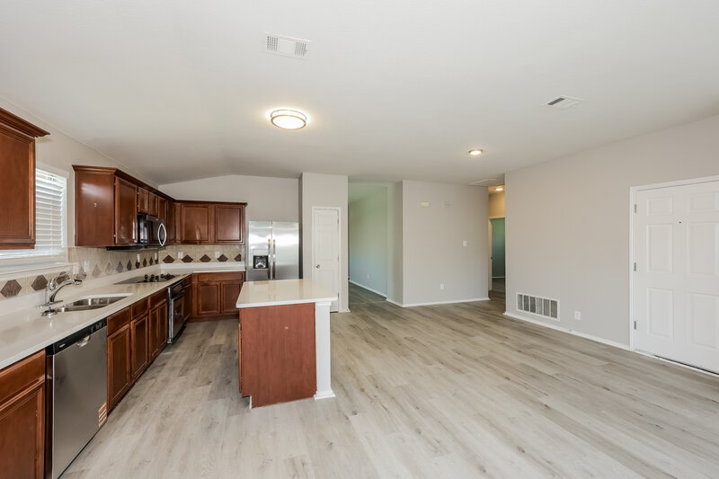 2,335/Mo, 609 Snapdragon Ln Desoto, TX 75115 Kitchen View